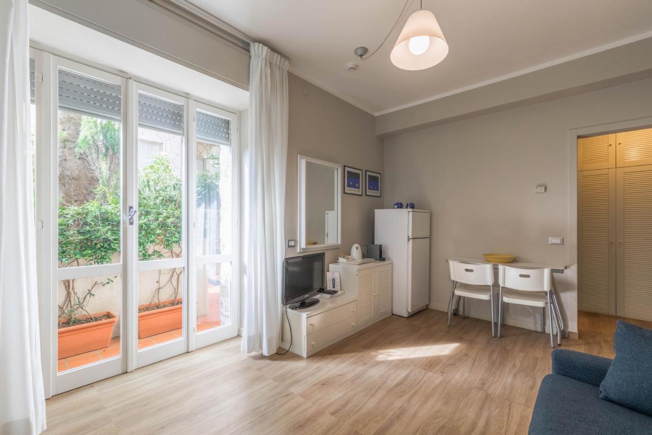 Residence Sole Mare Alaxi Hotels Alassio Esterno foto