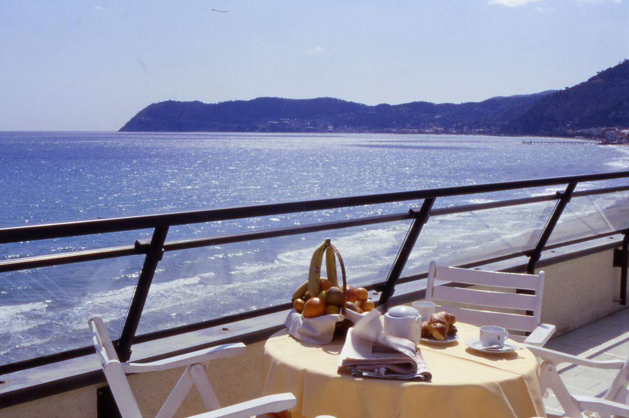 Residence Sole Mare Alaxi Hotels Alassio Esterno foto
